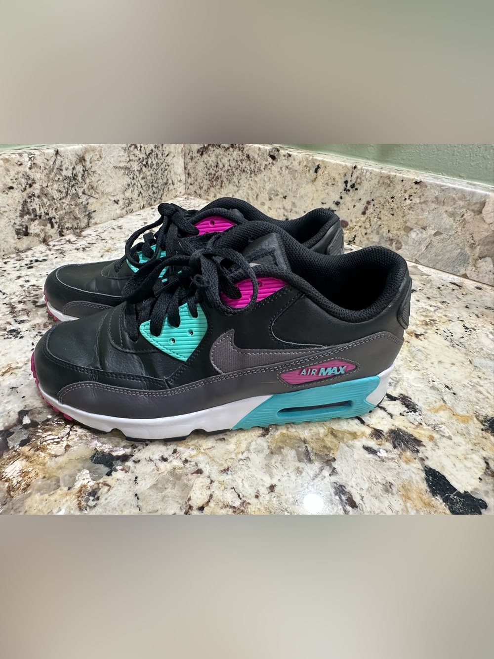 Youth size 7 Nike Air max in “south beach”